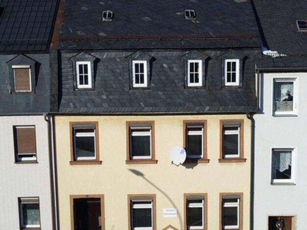 Reihenmittelhaus zum Kauf 69.000 € 8 Zimmer 134 m² 272 m² Grundstück Selbitz 95152