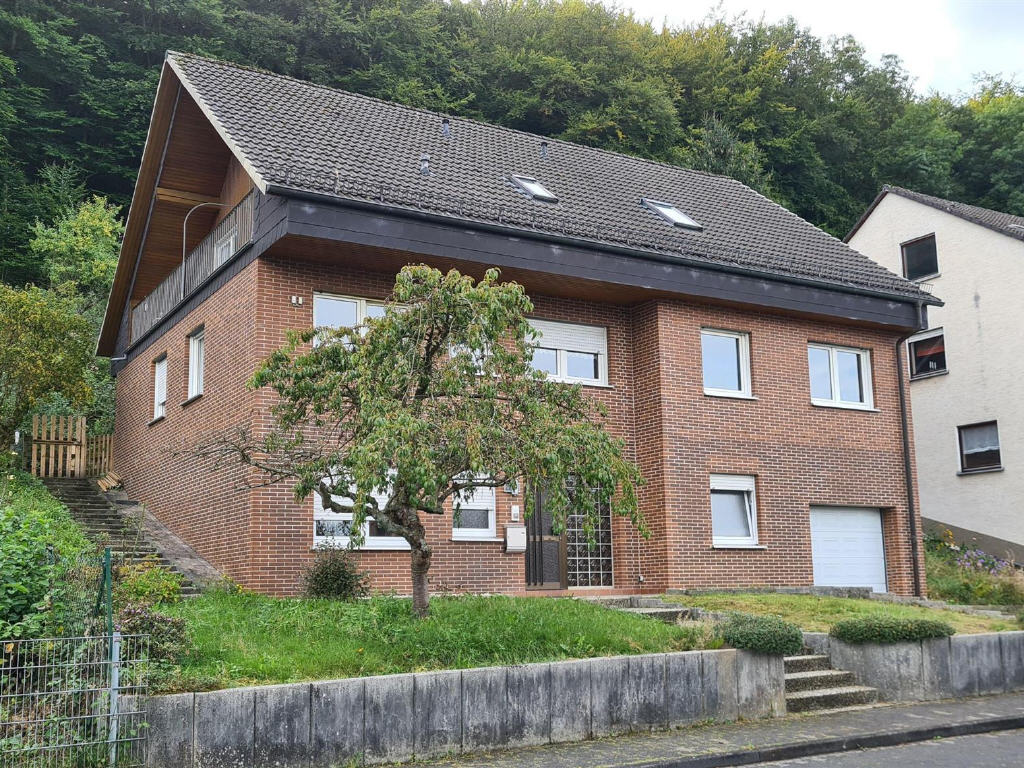 Einfamilienhaus zum Kauf 199.000 € 8 Zimmer 173 m²<br/>Wohnfläche 738 m²<br/>Grundstück Arnsberg - Süd Arnsberg 59821