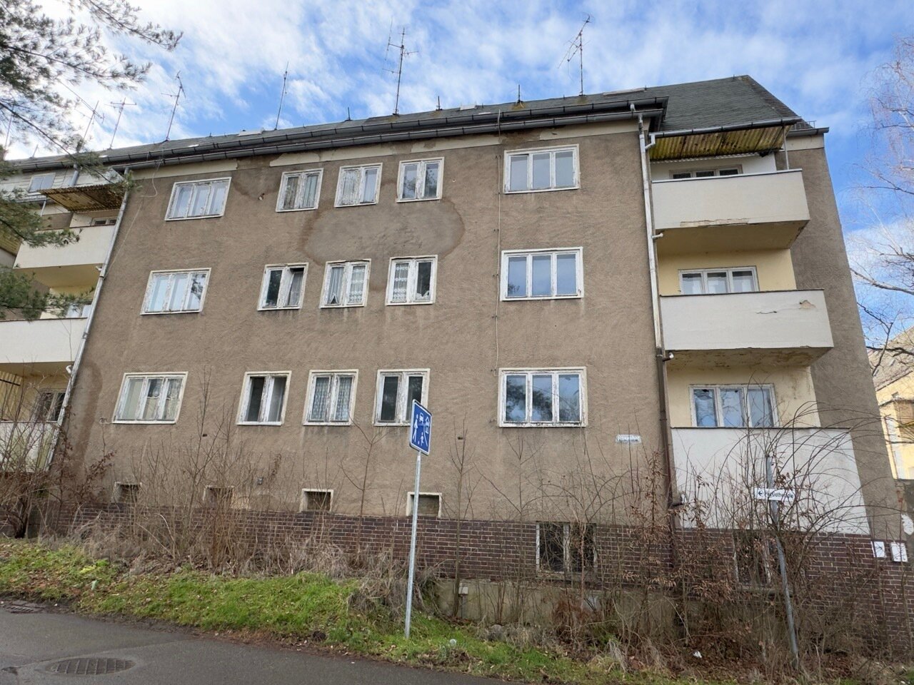 Mehrfamilienhaus zum Kauf als Kapitalanlage geeignet 241.000 € 1.998 m²<br/>Wohnfläche 2.230 m²<br/>Grundstück Glauchau Glauchau 08371