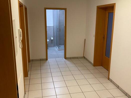 Wohnung zur Miete 550 € 2 Zimmer 77 m² Geschoss 1/2 frei ab sofort Sennfeld 97526
