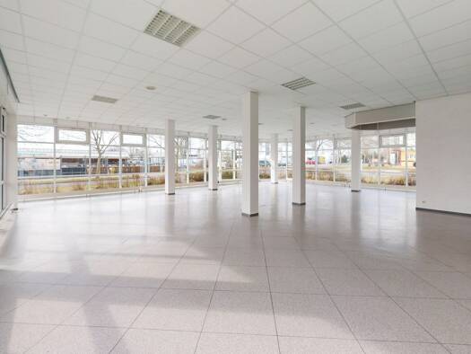 Bürofläche zur Miete 2.000 € 12 Zimmer 546 m² Bürofläche Massen Massen-Niederlausitz 03238