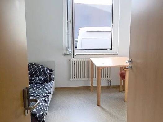 Studio zur Miete 320 € 1 Zimmer 25 m² Geschoss EG/2 frei ab sofort Amalienstraße 138 Innenstadt Dessau-Roßlau 06844