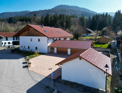 Wohn- und Geschäftshaus zum Kauf als Kapitalanlage geeignet 10 Zimmer 1.100 m² 1.999 m² Grundstück Bad Tölz Bad Tölz 83646