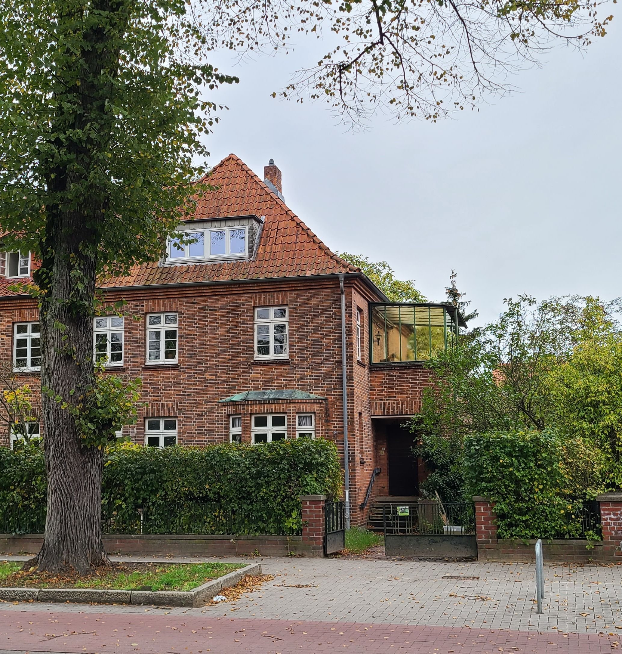 Stadthaus zum Kauf provisionsfrei 800.000 € 8 Zimmer 215 m²<br/>Wohnfläche 589 m²<br/>Grundstück Uelzener Str. 30 Rotes Feld Lüneburg 21335