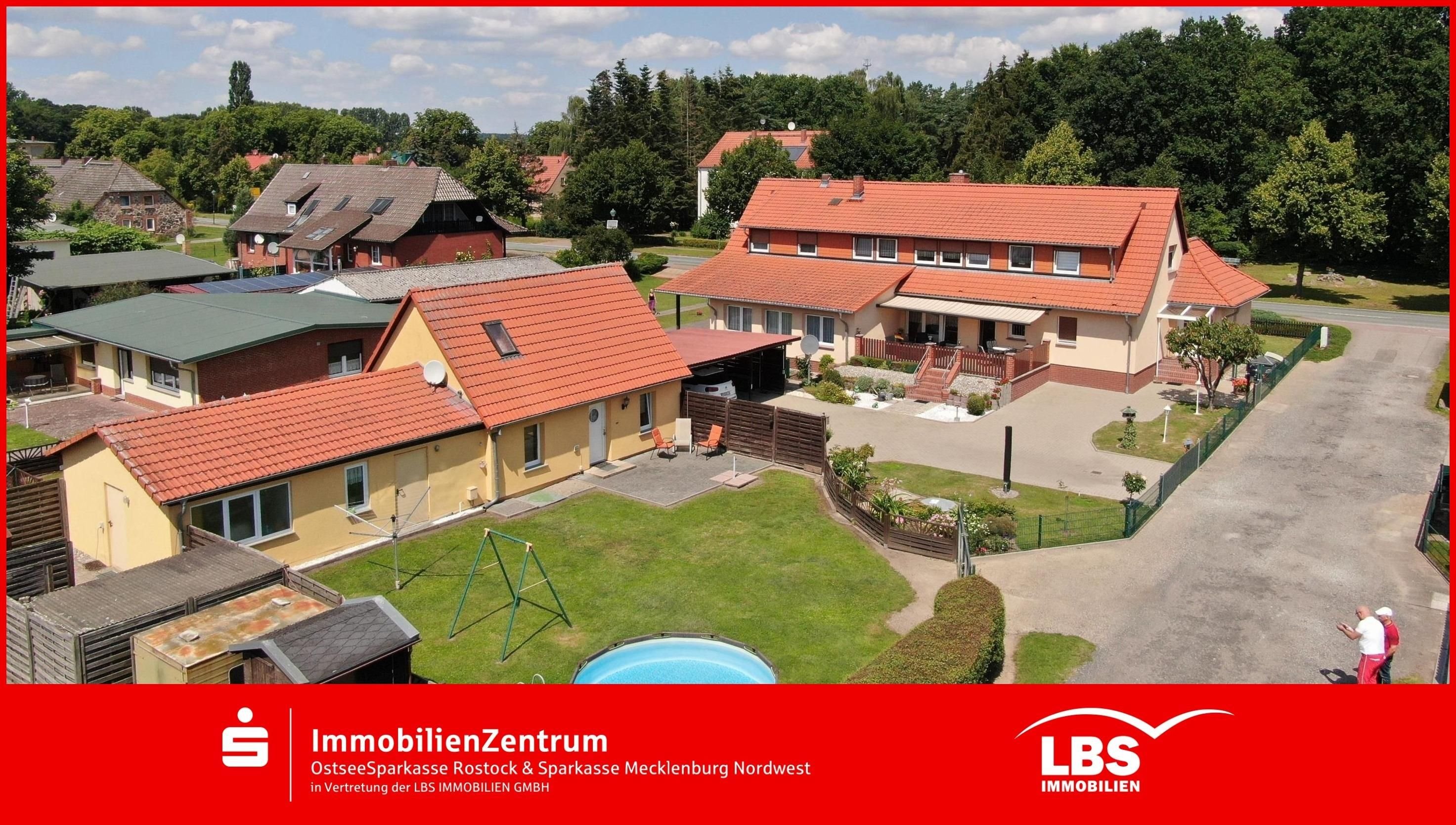 Mehrfamilienhaus zum Kauf provisionsfrei 349.500 € 9 Zimmer 305 m²<br/>Wohnfläche 1.459 m²<br/>Grundstück Alt Schwerin Alt Schwerin 17214