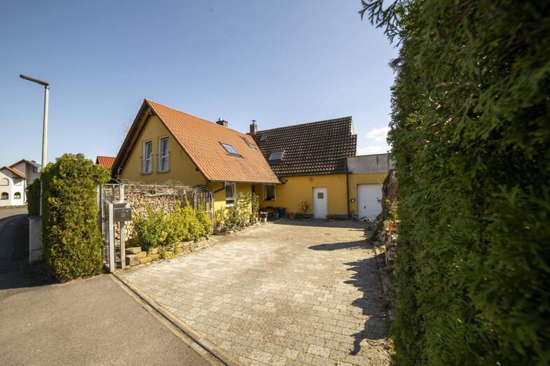 Einfamilienhaus zum Kauf 450.000 € 6 Zimmer 253 m² 728 m² Grundstück Wonfurt Wonfurt 97539