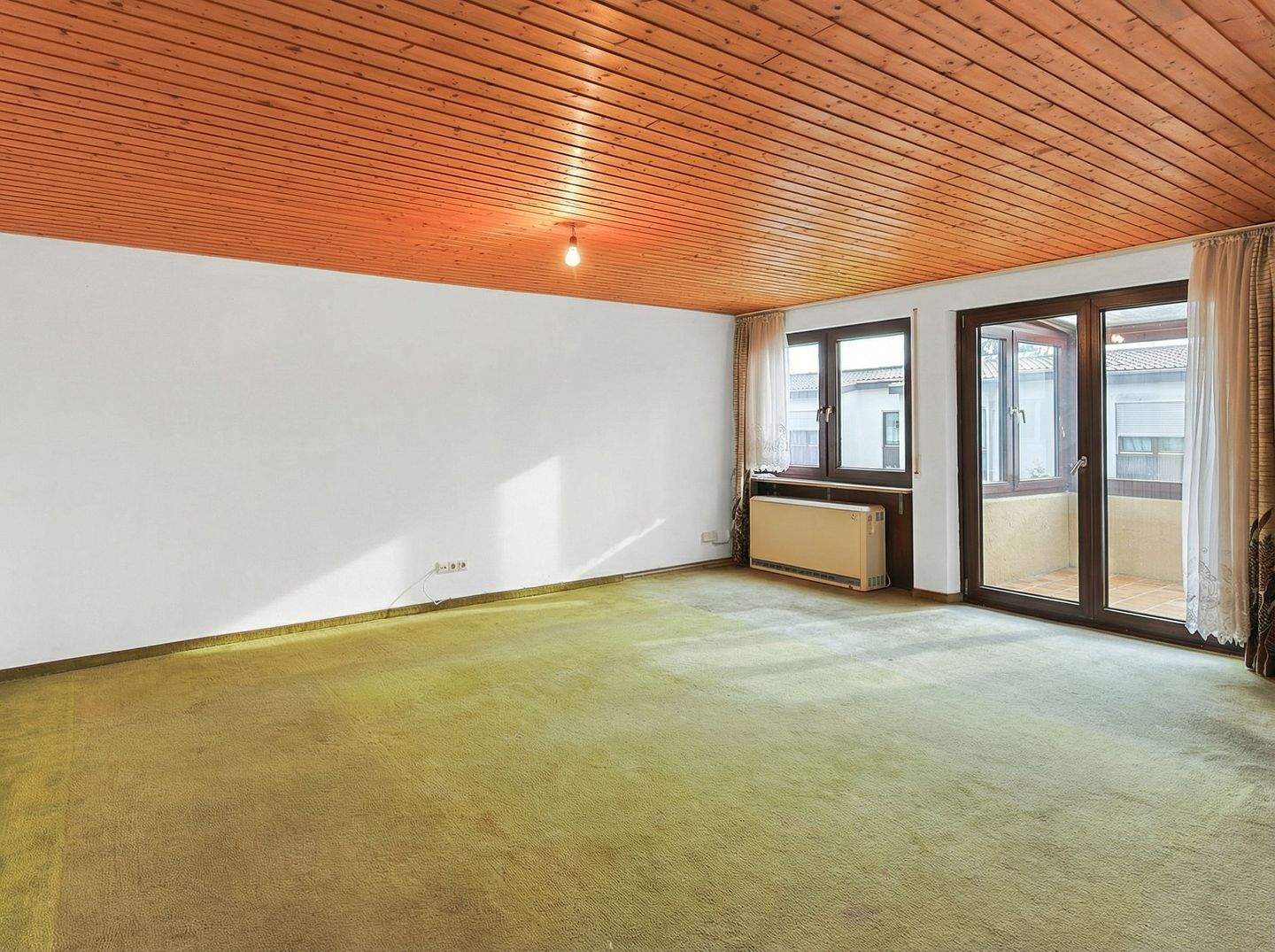 Immobilie in Weil der Stadt - Wohnen mit Potenzial: Reihenhaus mit schönem Garten in ruhiger Lage - Bild 3