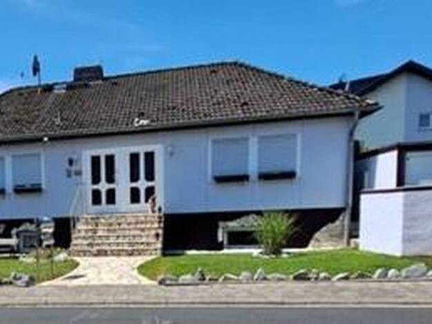 Einfamilienhaus zum Kauf provisionsfrei 515.000 € 6 Zimmer 175 m² 716 m² Grundstück frei ab 01.10.2025 Ravolzhausen Neuberg 63543