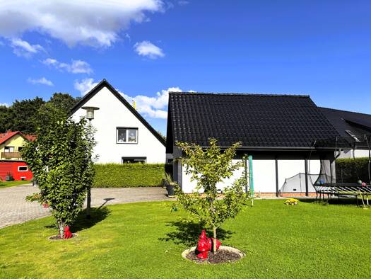 Einfamilienhaus zum Kauf 1.175.000 € 12 Zimmer 319 m² 2.598 m² Grundstück Neustrelitz 17235