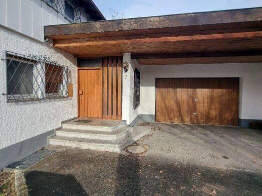 Einfamilienhaus zum Kauf 680.000 € 11 Zimmer 294,1 m² 1.100 m² Grundstück Kärntner Str. 7 Hechingen 72379