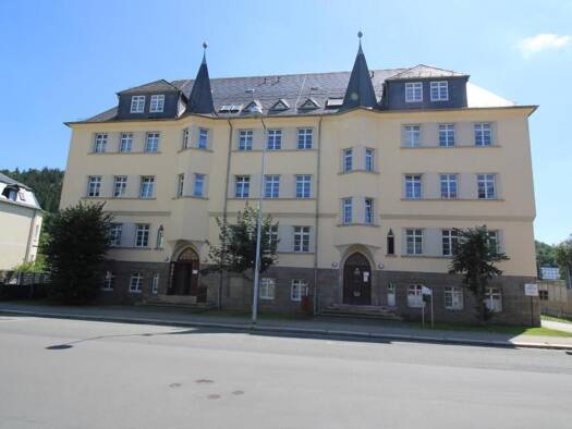 Wohnung zur Miete 190 € 2 Zimmer 73 m² Plauensche Straße 3 Elsterberg 07985