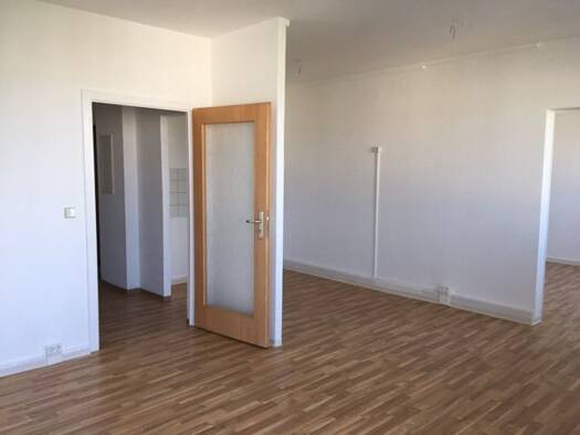 Wohnung zur Miete 330 € 2 Zimmer 51,4 m² 6. Geschoss frei ab sofort Kastanienstraße 3 Lusan Gera 07549