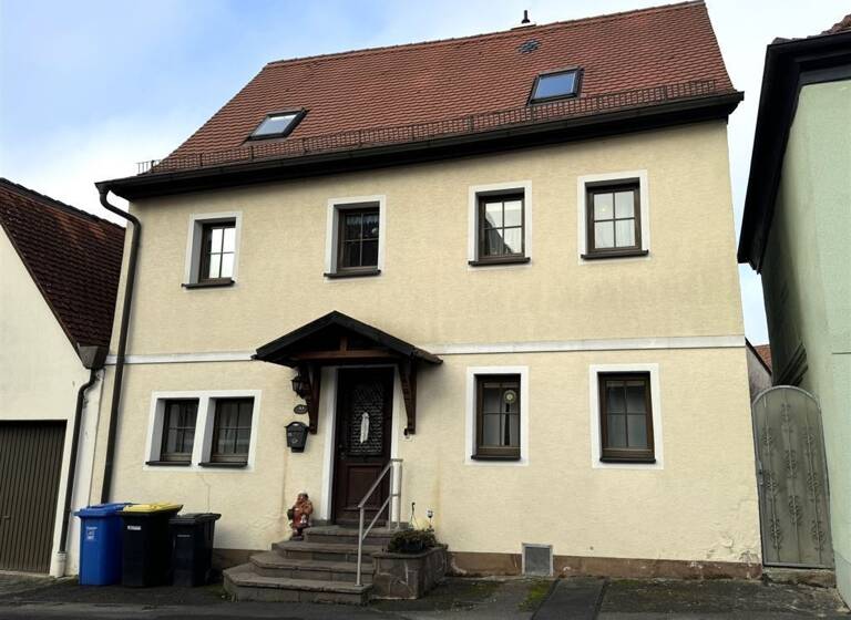 Einfamilienhaus zum Kauf 159.000 € 6 Zimmer 120 m²<br/>Wohnfläche 330 m²<br/>Grundstück Scheinfeld Scheinfeld 91443