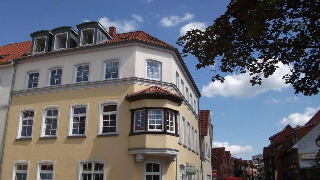 Wohnung zur Miete 590 € 4 Zimmer 85 m² Hagenow 19230