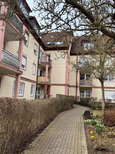 Wohnung zur Miete 610 € 2 Zimmer 60,8 m² Dachgeschoss, 2. Geschoss frei ab 01.06.2025 Nordstraße 13 Zell a. Main 97299