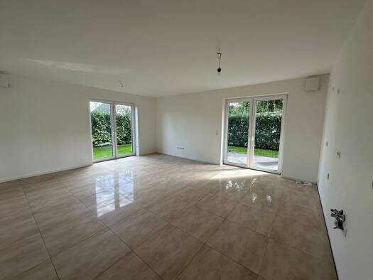 Wohnung zur Miete 790 € 3 Zimmer 84 m² frei ab 01.06.2026 Hauptstraße 100,  Wohnung 1 Ostrhauderfehn 26842