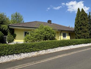 Einfamilienhaus zum Kauf 445.000 € 7 Zimmer 195 m² 1.476 m² Grundstück Stadelschwarzach Prichsenstadt / Stadelschwarzach 97357