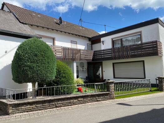 Einfamilienhaus zum Kauf 9 Zimmer 179 m² 306 m² Grundstück Neroth 54570