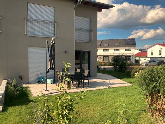 Doppelhaushälfte zur Miete 1.500 € 3 Zimmer 147 m² 350 m² Grundstück frei ab 01.09.2025 Friesheim Barbing 93092