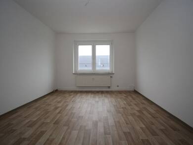 Wohnung zur Miete 365 € 4 Zimmer 67,6 m² 2. Geschoss frei ab sofort Bahnhofstraße 13 Reuth Reuth 08538