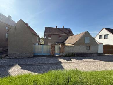Haus zum Kauf 98.000 € 7 Zimmer 125 m² 740 m² Grundstück frei ab sofort Kleinkorbethaer Straße 11 Kleinkorbetha Weißenfels 06688