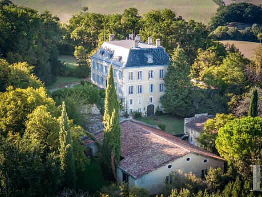 Schloss zum Kauf 1.200.000 € 16 Zimmer 650 m² 77.996 m² Grundstück Lectoure 32700