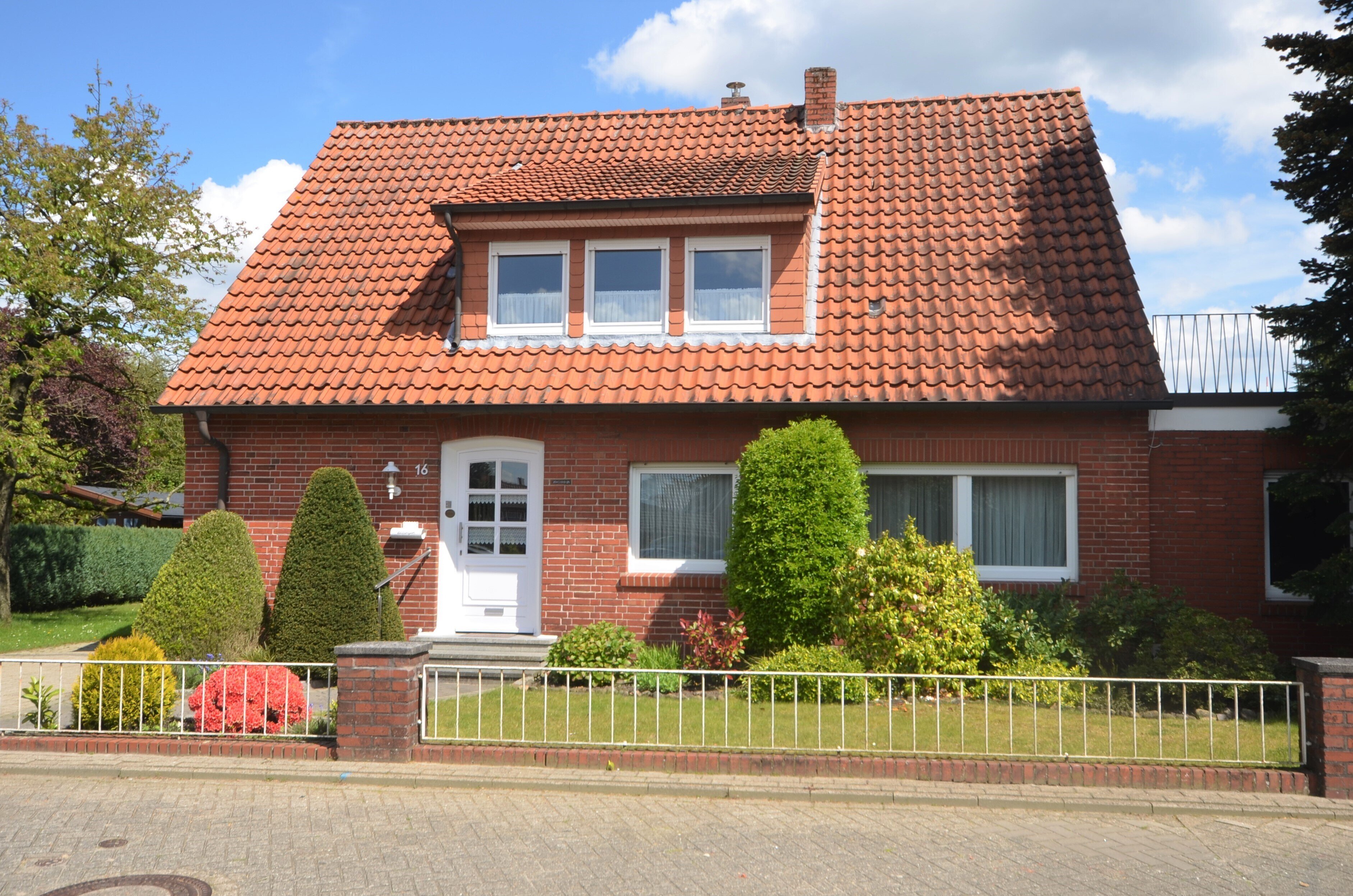 Einfamilienhaus zur Miete 1.450 € 5 Zimmer 165 m²<br/>Wohnfläche 798 m²<br/>Grundstück 01.10.2024<br/>Verfügbarkeit Lingen Lingen (Ems) 49808