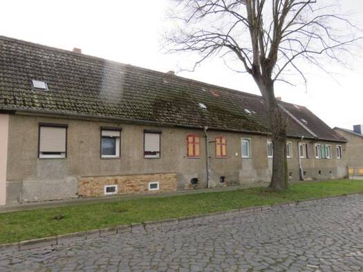 Reihenmittelhaus zum Kauf 170.000 € 16 Zimmer 258 m² 886 m² Grundstück Hohenerxleben Staßfurt 39443