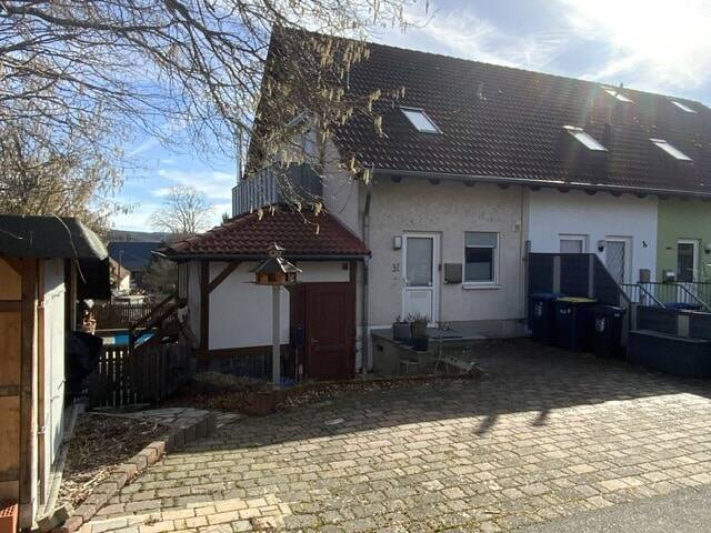Immobilie in Kranichfeld - Ein Reihenendhaus mit Pool für die kleine Familie - Bild 0
