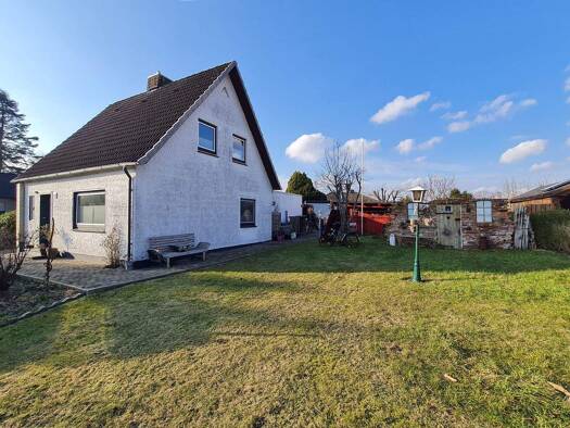 Einfamilienhaus zum Kauf 150.000 € 5 Zimmer 102 m² 639 m² Grundstück frei ab 01.05.2026 Basbeck Hemmoor 21745