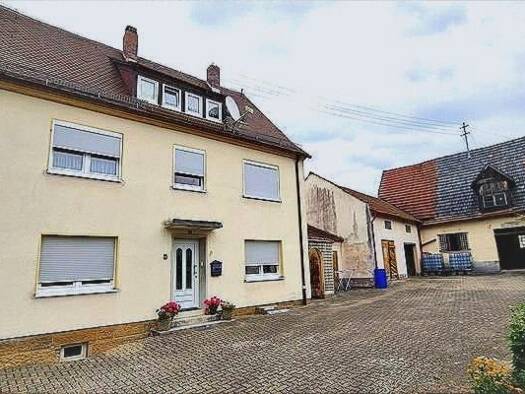 Einfamilienhaus zum Kauf 289.000 € 7 Zimmer 240 m² 1.270 m² Grundstück Kulmbacher Straße 23 Küps Küps 96328
