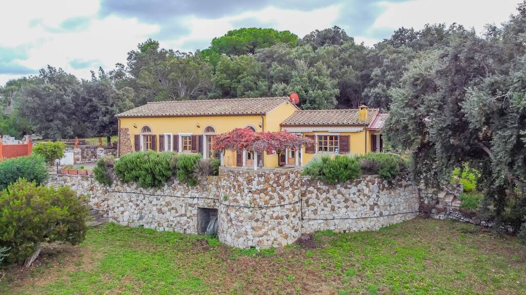 Villa zum Kauf 690.000 € 6 Zimmer 130 m² 2.740 m² Grundstück Panoramablick Capoliveri 57031