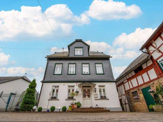 Einfamilienhaus zum Kauf 4 Zimmer 177 m² 17.100 m² Grundstück Schwall 56281