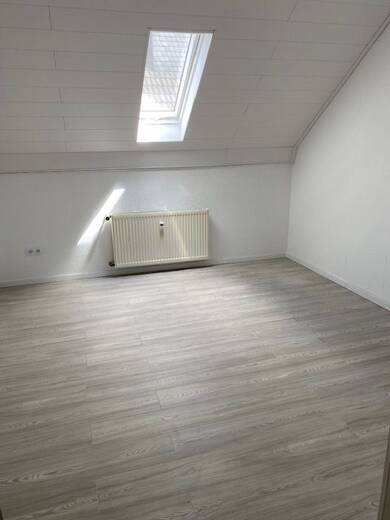 Wohnung zur Miete 1.300 € 4 Zimmer 122 m² Geschoss 1/2 frei ab 01.07.2025 Leeheim Riedstadt 64560