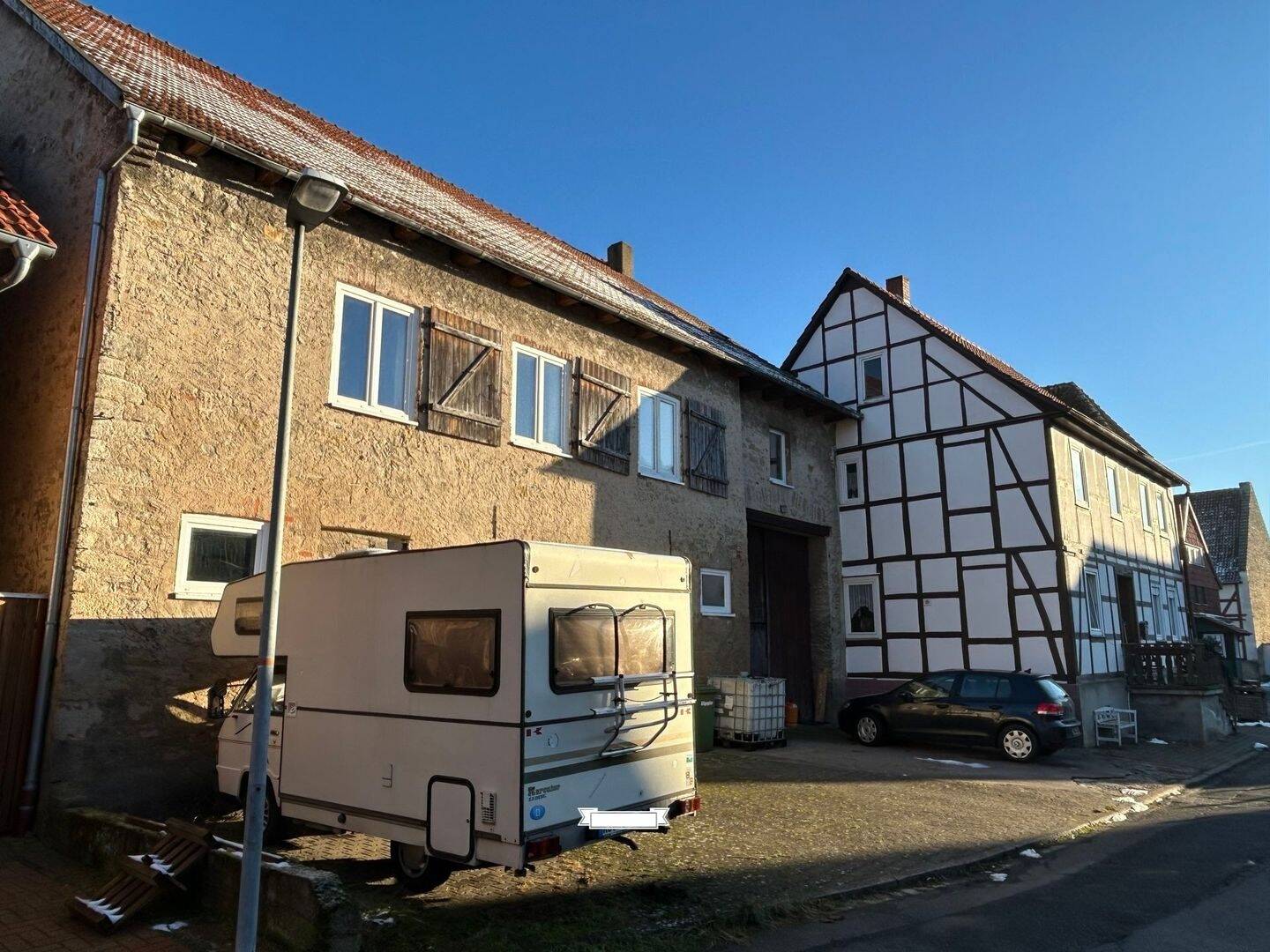 Immobilie in Breuna - Einfamilienhaus mit Scheune und Stallungen in Breuna-Wettesingen - Bild 1