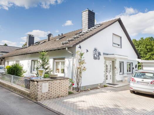 Doppelhaushälfte zum Kauf 598.000 € 5 Zimmer 221 m² 325 m² Grundstück Altenhain Bad Soden 65812