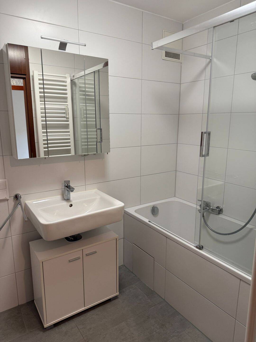 Diese gemütliche 2-Zimmer-Wohnung mit Einbauküche. "Zentrale Lage" – Nürnberg – Vorschaubild 9