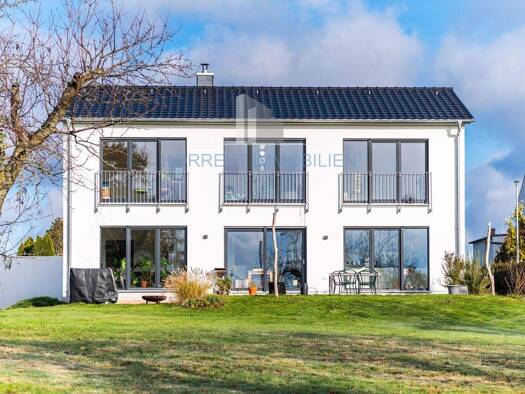 Einfamilienhaus zum Kauf 1.100.000 € 6 Zimmer 165 m² 1.830 m² Grundstück Radebeul 01445