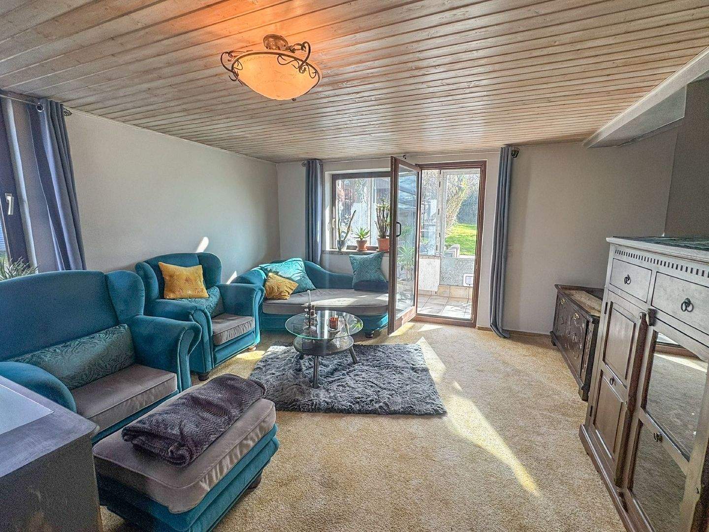 Immobilie in Puderbach - Einfamilienhaus bei Puderbach - Perfekt für Naturliebhaber mit Pool und liebevoll angelegtem Garten! - Bild 2