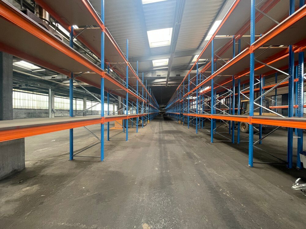 Lagerhalle zur Miete 2,50 € 4.000 m²<br/>Lagerfläche ab 2.000 m²<br/>Teilbarkeit Neheim - Ost Arnsberg 59755