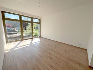 Maisonette zur Miete 786 € 3,5 Zimmer 131 m² Souterrain, EG frei ab sofort Helenenstraße 1 Limbach-Oberfrohna Limbach-Oberfrohna 09212