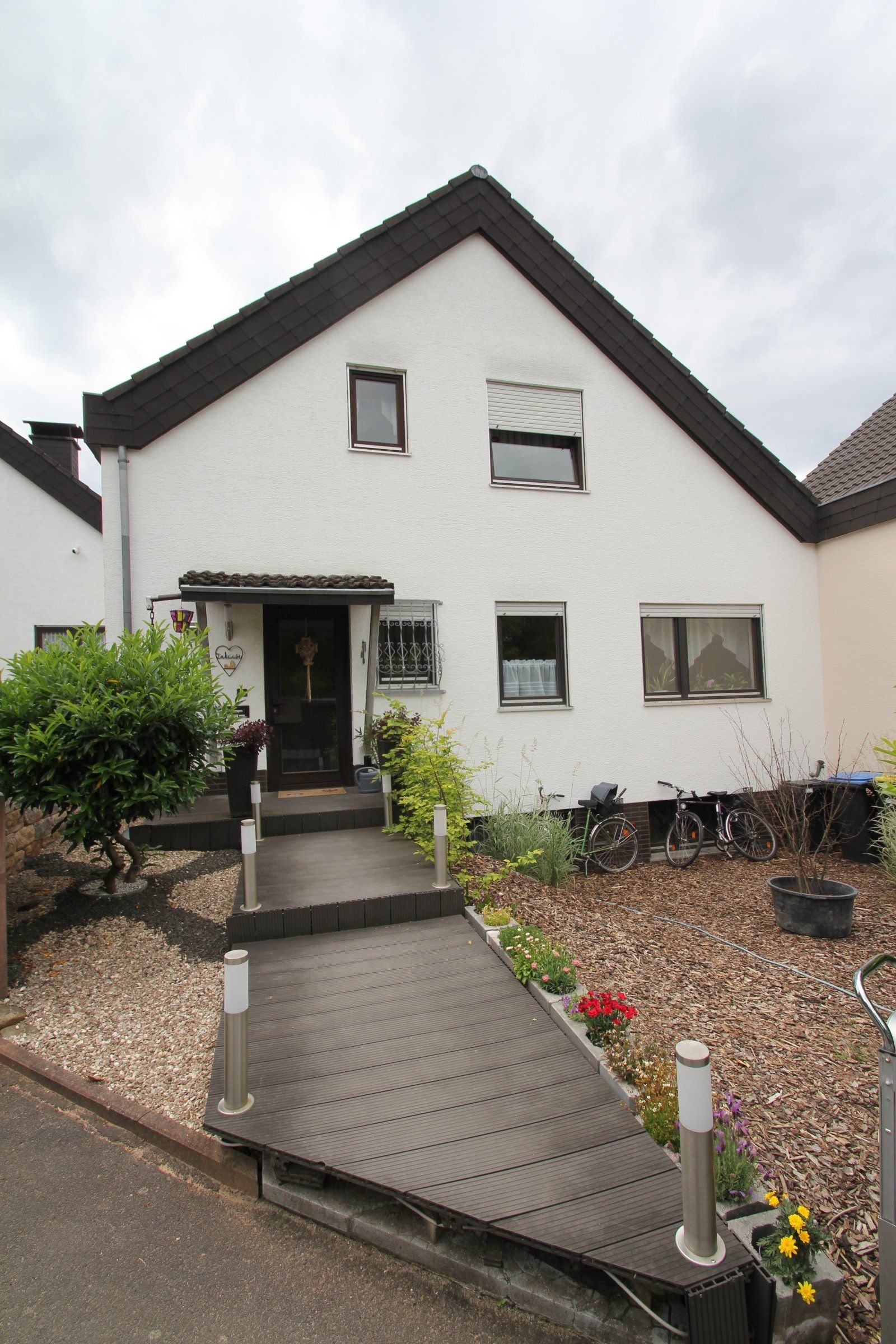 Einfamilienhaus zum Kauf provisionsfrei 390.000 € 6 Zimmer 158 m²<br/>Wohnfläche 402 m²<br/>Grundstück Schlehenweg 5 Johannesberg Bad Hersfeld 36251