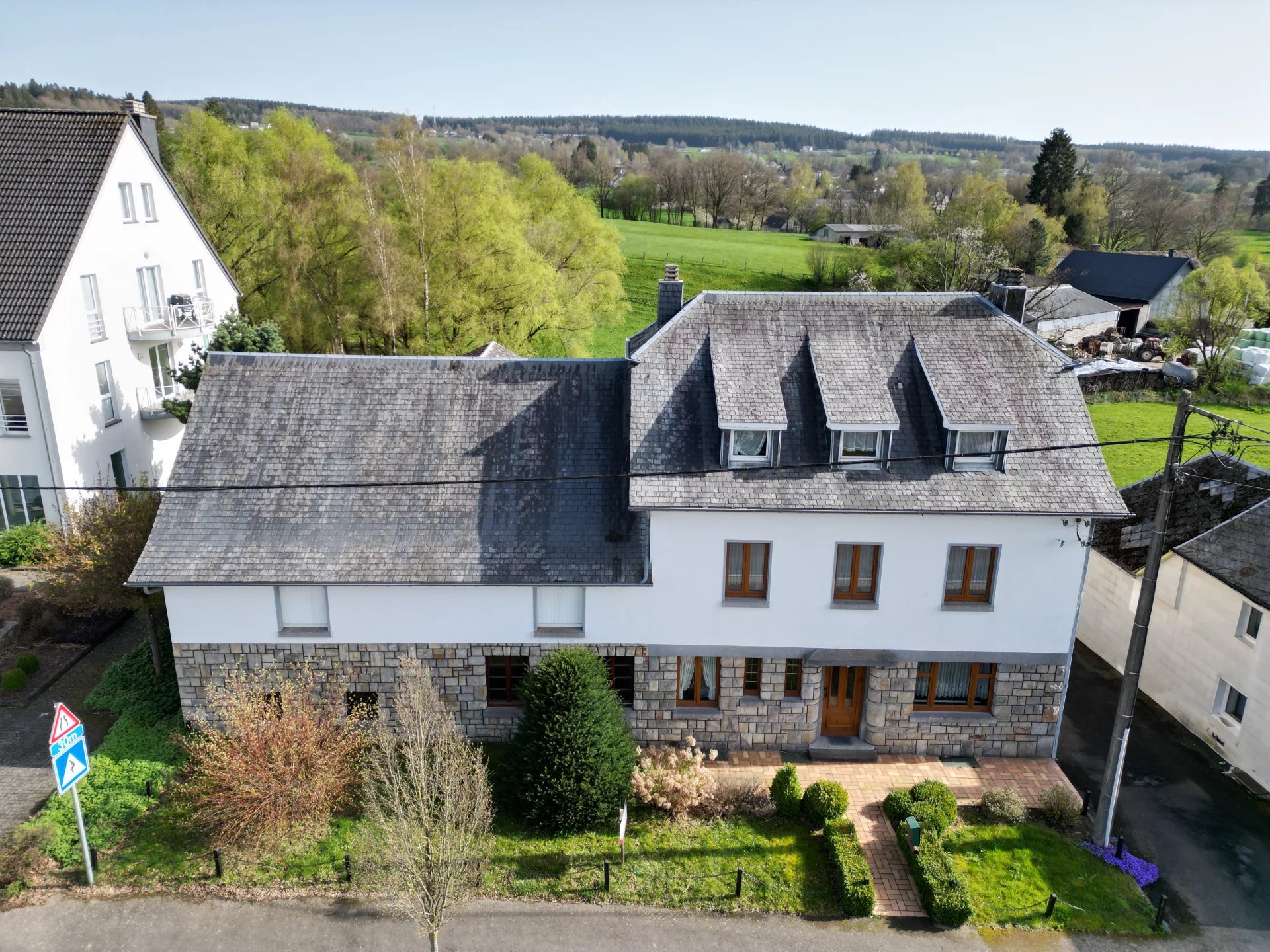 Einfamilienhaus zum Kauf provisionsfrei 350.000 € 6 Zimmer 120,6 m²<br/>Wohnfläche 2.074 m²<br/>Grundstück Zur Kaiserbaracke, Recht 18 Recht Saint-Vith 4780