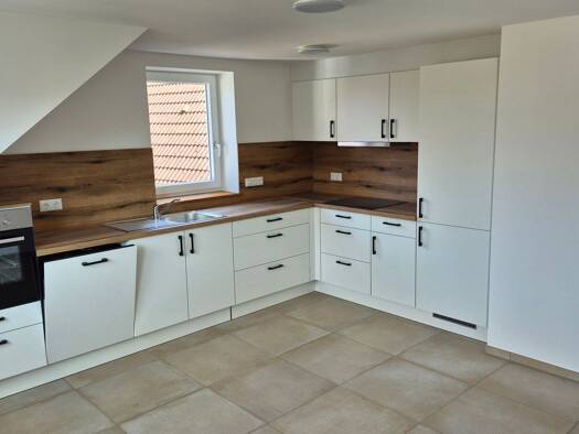 Wohnung zur Miete 825 € 4 Zimmer 95 m² 2. Geschoss frei ab sofort Neustetten Flachslanden 91604