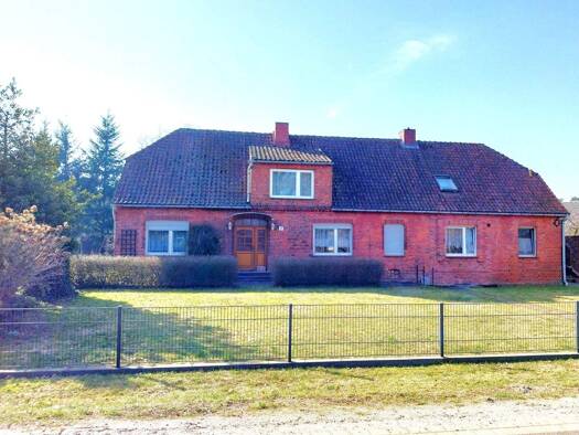 Einfamilienhaus zum Kauf 166.000 € 8 Zimmer 266 m² 3.449 m² Grundstück frei ab sofort Tripkauer Straße 2 Laave Amt Neuhaus 19273