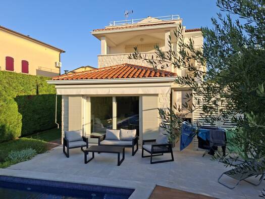 Haus zum Kauf 1.000.000 € 5 Zimmer 180 m² 800 m² Grundstück Vabriga 52465