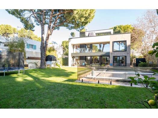 Villa zur Miete 12.500 € 4 Zimmer 436 m² >Calle Badajoz > Pozuelo de Alarcón 28223