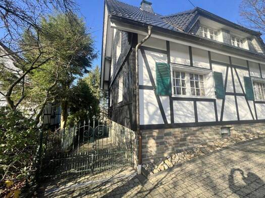 Haus zum Kauf 599.000 € 6 Zimmer 301,2 m² 1.364 m² Grundstück Paul-Keller-Weg 8 Waldbröl 51545