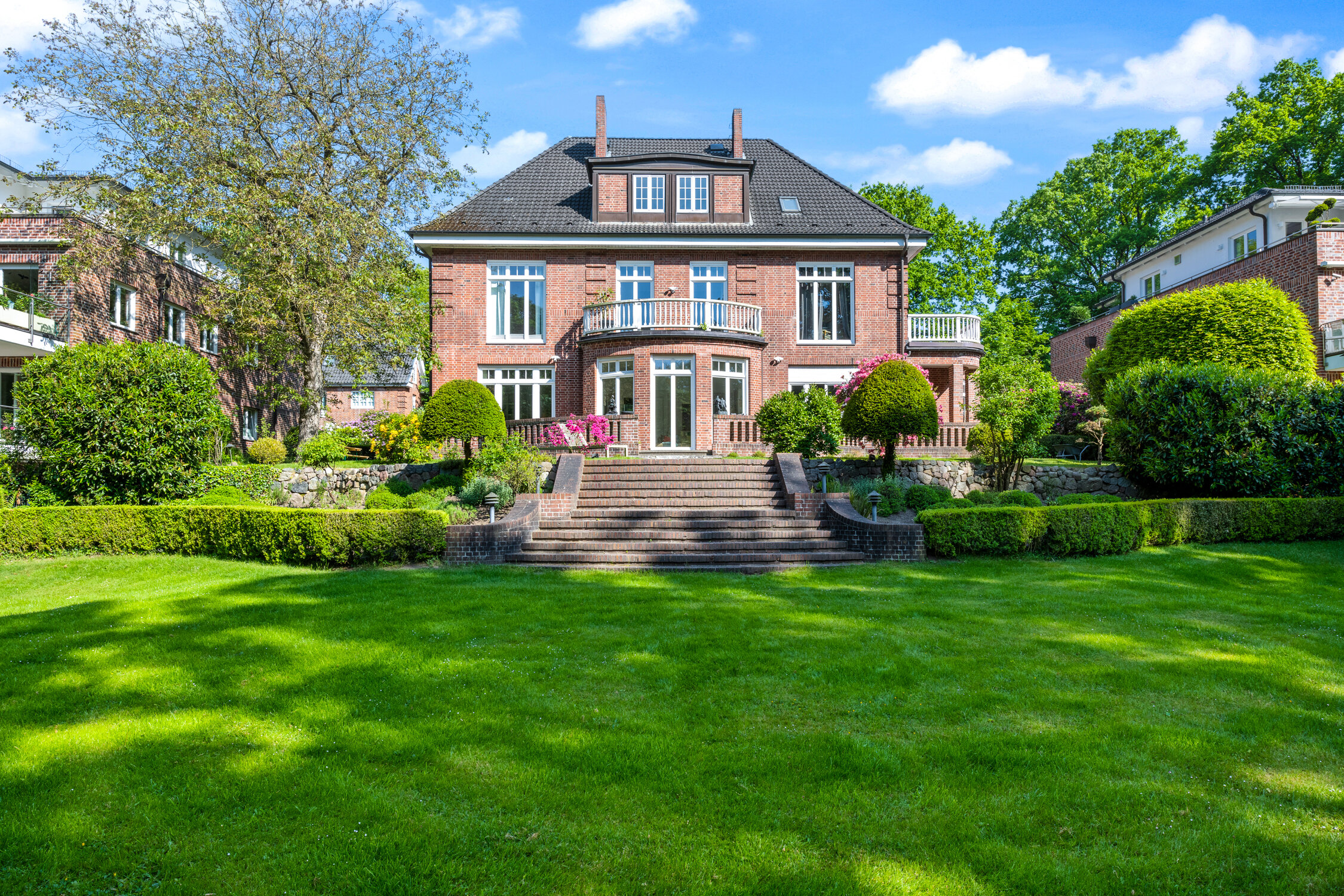 Villa zum Kauf 3.890.000 € 12 Zimmer 591 m²<br/>Wohnfläche 10.059 m²<br/>Grundstück Poppenbüttel Hamburg 22391