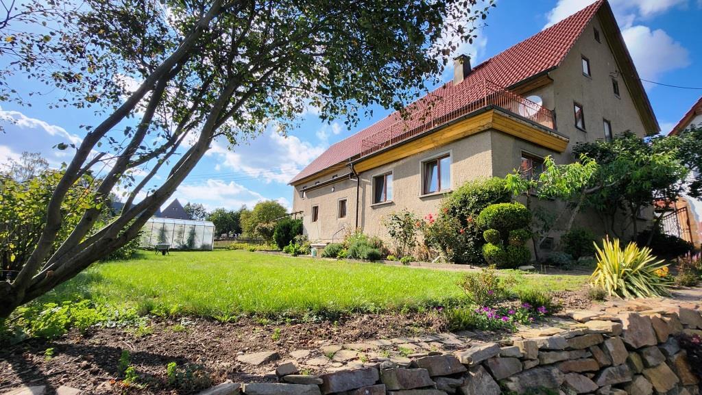 Bauernhaus zum Kauf 139.000 € 10 Zimmer 239,7 m²<br/>Wohnfläche 5.600 m²<br/>Grundstück ab sofort<br/>Verfügbarkeit Dorfstraße 35 Königshain Königshain-Wiederau 09306